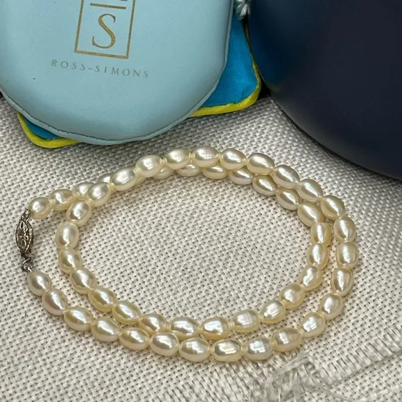 ✨ Ross-Simons 16” Pearl Necklace – Original Pouch & Box ✨ - Picture 6 of 17